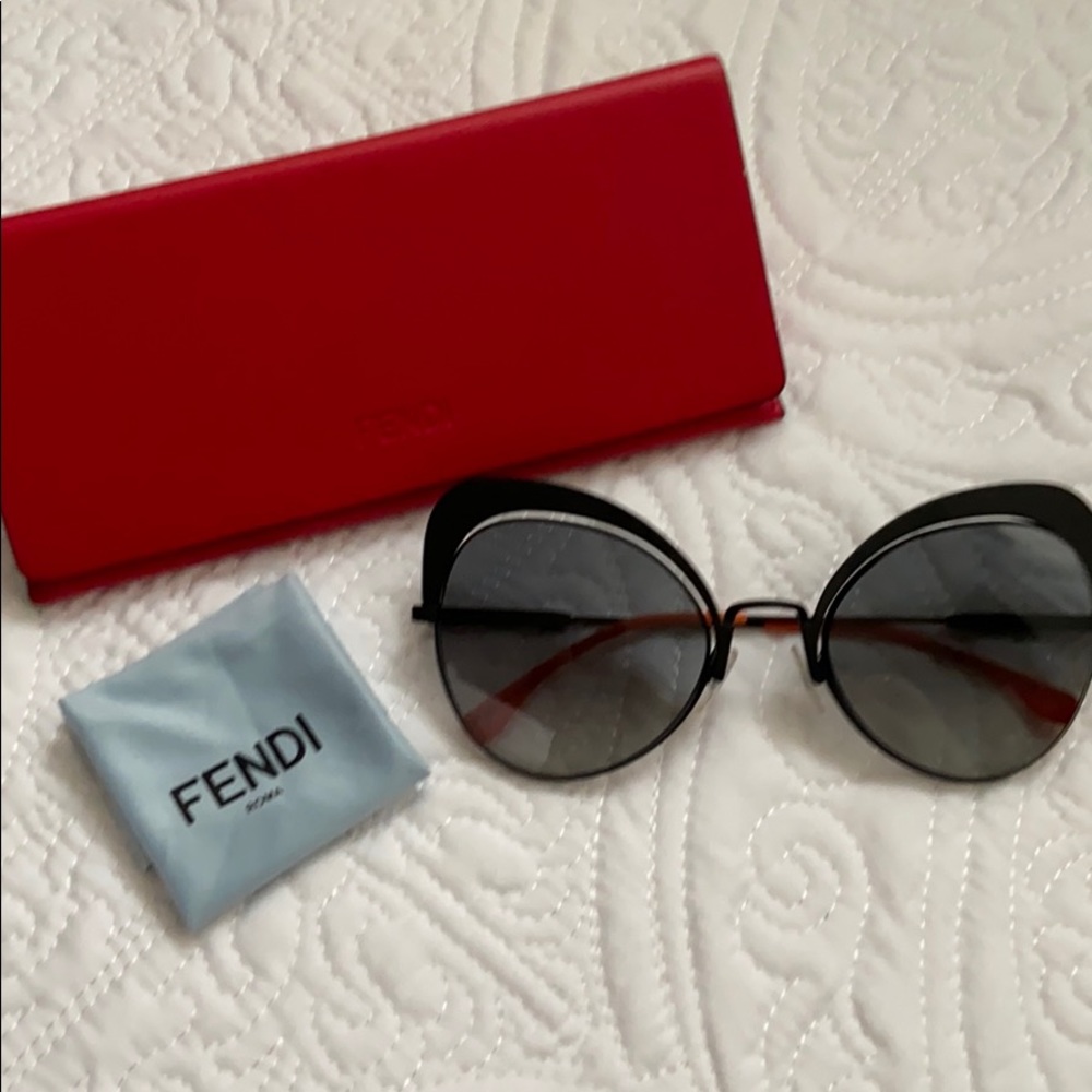 FENDI SUNGLASSES 🧡 - Picture 5 of 8